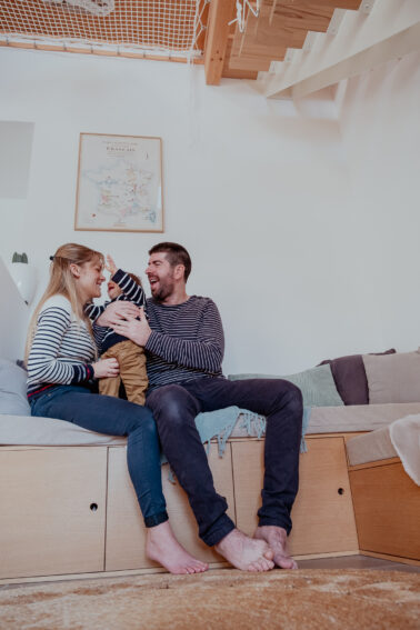 famille papa maman rire enfant petit garçon
