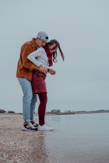 couple mer plage hiver