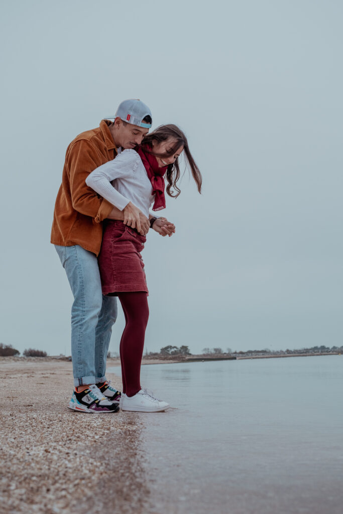 couple mer plage hiver