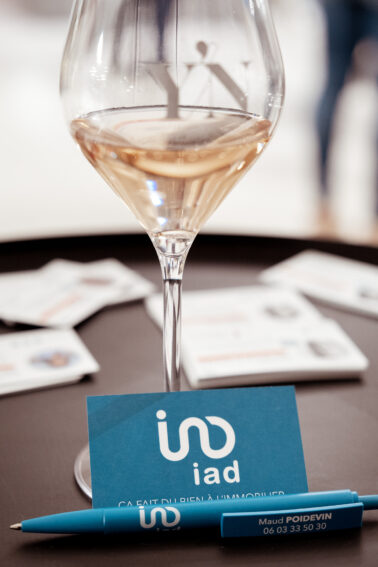 verre vin carte visite stylo iad