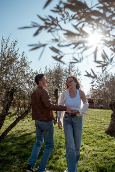 rires jouer couple nature