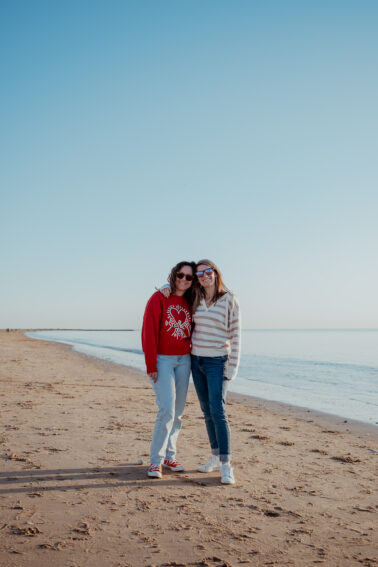 copines amies plage coucher soleil