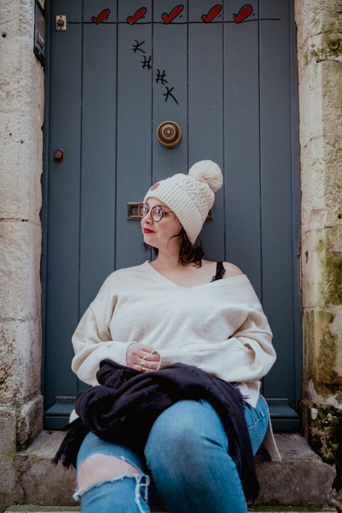 femme tenue hiver porte centre-ville