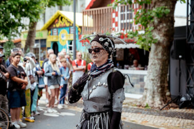 portrait robot femme châtel en fête