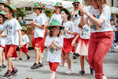 défilé pologne petite fille groupe