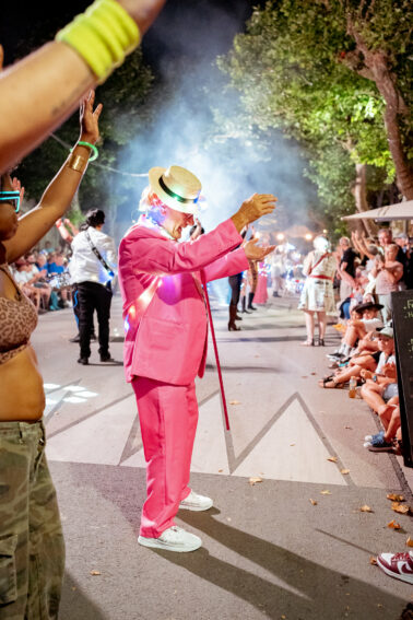 elton john déguisement défilé nuit châtel
