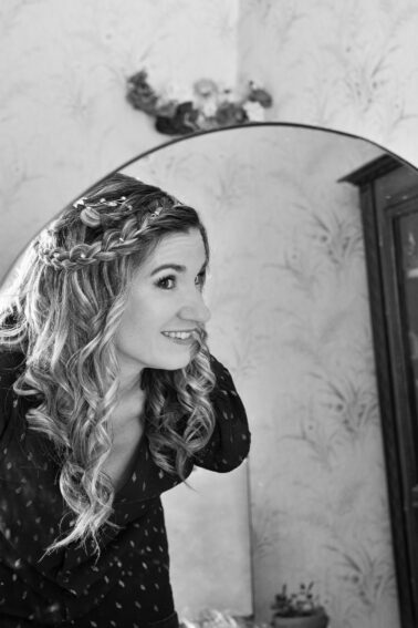 regard mariée miroir coiffure et maquillage