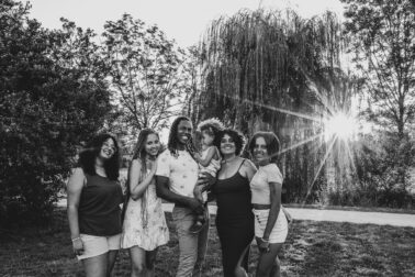 portrait famille nature saule pleureur soleil rayonnant