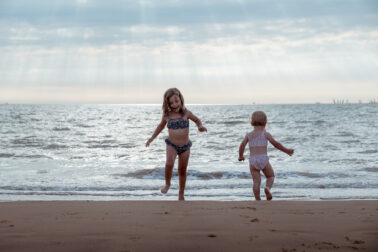 sœurs mer plage fin de journée