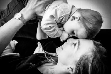 front à front enfant maman