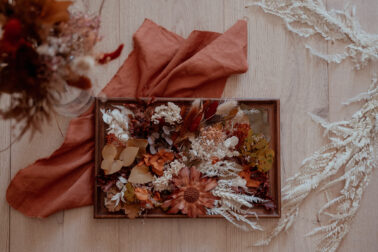 composition florale tableau bouquet flatlay