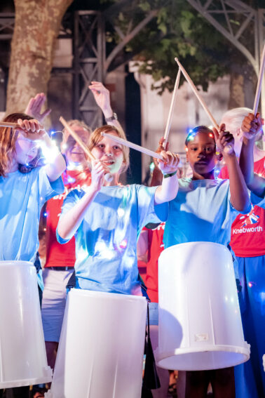 filles tambours spectacle nuit